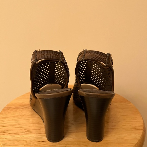 Simply Vera by Vera Wang wedge sandal - Picture 3 of 3